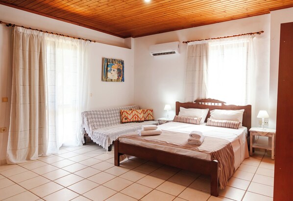 Chambre Standard double, 1 grand lit | Décor unique, ameublement unique, accès au Wi-Fi (inclus)