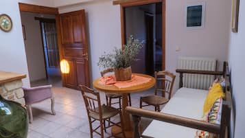 Daily full breakfast (EUR 15 per person)