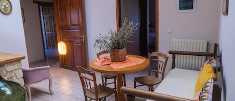 Daily full breakfast (EUR 15 per person)