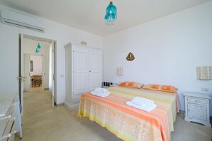 1 bedroom, WiFi, bed sheets - Suite 5 50 meters from the sea (Santa Maria al Bagno)