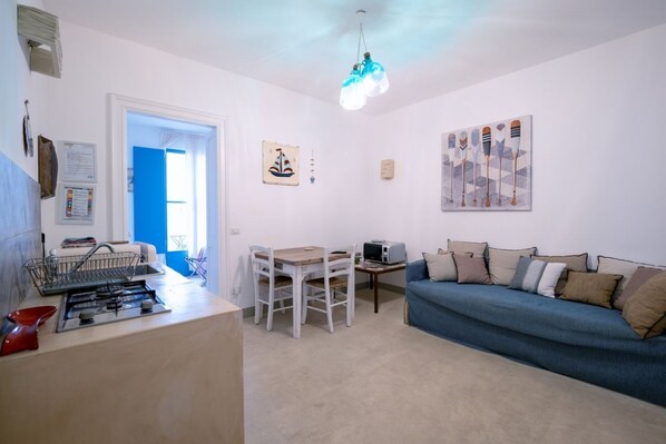 TV - Suite 5 50 meters from the sea (Santa Maria al Bagno)