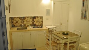Dining - Suite 3 50 meters from the sea (Santa Maria al Bagno)