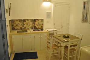 Dining - Suite 3 50 meters from the sea (Santa Maria al Bagno)