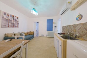 TV - Suite 4 50 meters from the sea (Santa Maria al Bagno)