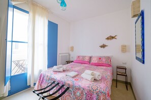 1 bedroom, WiFi, bed sheets - Suite 4 50 meters from the sea (Santa Maria al Bagno)