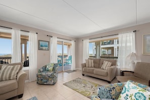 TV - DS204 Ocean-Front Condo with Pool and Ocean Views! (Nags Head)