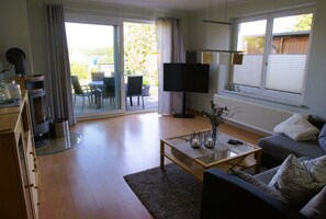Smart-TV, Kamin, Tischtennisplatte