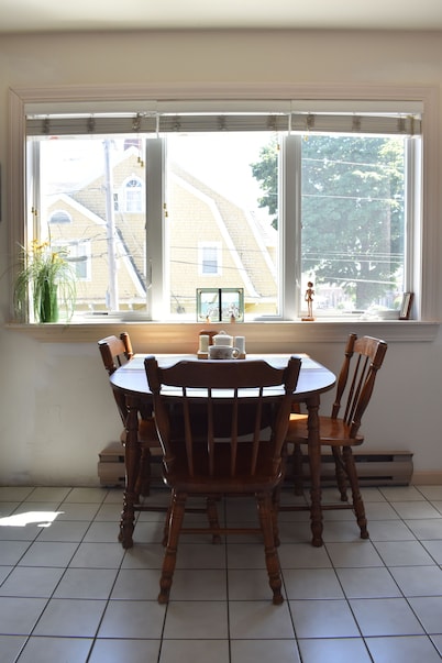 The Loon Nest: Cozy 2 floor apartment in downtown Bar Harbor