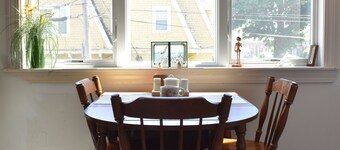 The Loon Nest: Cozy 2 floor apartment in downtown Bar Harbor