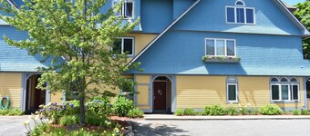 The Loon Nest: Cozy 2 floor apartment in downtown Bar Harbor