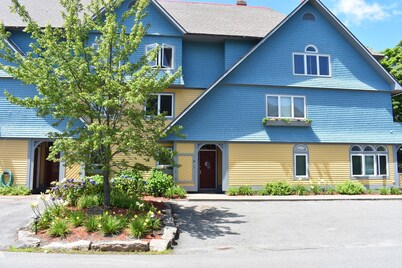 The Loon Nest: Cozy 2 floor apartment in downtown Bar Harbor