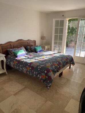 3 bedrooms, desk, iron/ironing board, travel cot