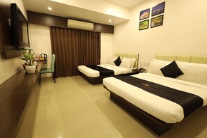 Premium bedding, down duvets, pillow-top beds, rollaway beds - Saish Hotel (Rahata)