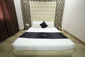 Superior Double Room | Premium bedding, down comforters, pillowtop beds, rollaway beds - Saish Hotel (Rahata)