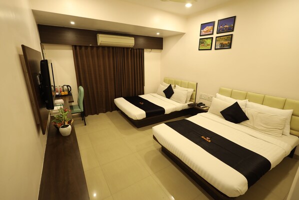 Premium bedding, down comforters, pillowtop beds, rollaway beds - Saish Hotel (Rahata)