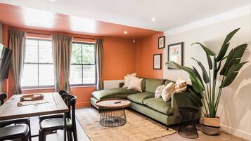 2 bedrooms, Egyptian cotton sheets, premium bedding, pillowtop beds