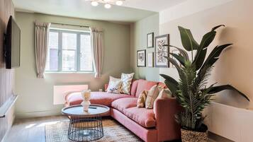 Egyptian cotton sheets, premium bedding, pillow-top beds, desk