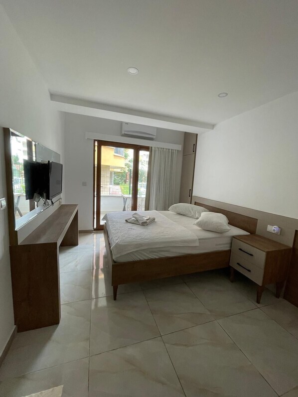 意大利 Frette 床单、高档床上用品、记忆海绵床垫、办公桌