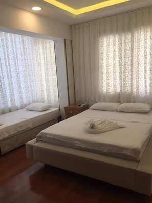 Frette Italian sheets, premium bedding, memory-foam beds, desk - Tayfun Hotel (Anamur)
