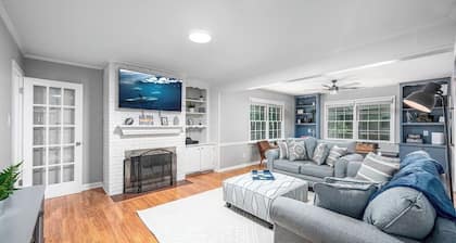 Pet-Friendly 3BR 2BA - Fenced Yard