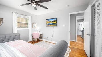 3 bedrooms, iron/ironing board, WiFi, bed sheets