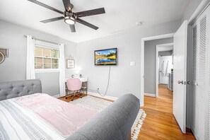 3 bedrooms, iron/ironing board, WiFi, bed sheets