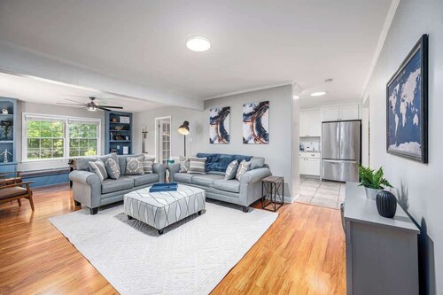 Pet-Friendly 3BR 2BA - Fenced Yard