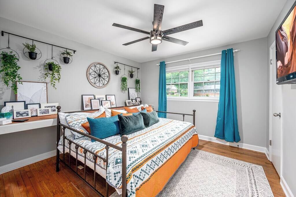 3 bedrooms, iron/ironing board, WiFi, bed sheets