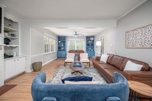 Pet-Friendly 3BR 2BA - Fenced Yard