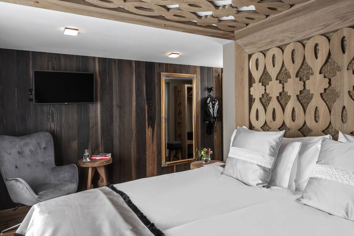 Family Room Residence | Hypo-allergenic bedding, in-room safe, desk, soundproofing
