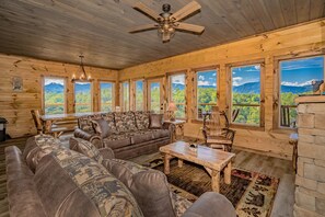 Télévision, cheminée, jeux vidéo, baby-foot