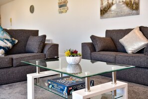 Living area - Just Stay Wales - Meridian Tower (Swansea)