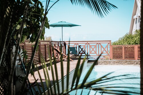 Pleasant apartment, private pool and sea view 2min from St leu
