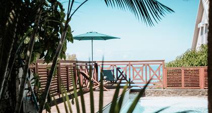 Pleasant apartment, private pool and sea view 2min from St leu