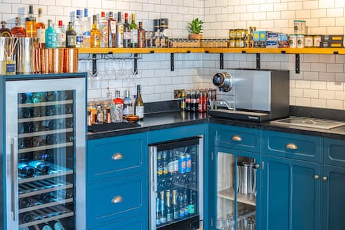 Bar lounge