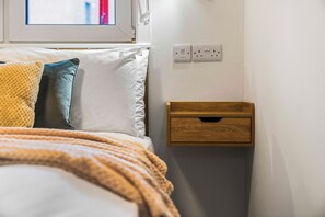City Apartment - Airy Home with Free Parking in Glasgow (Glasgow)