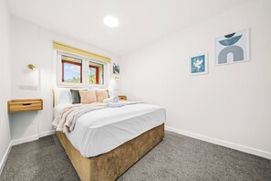 City Apartment | 1 bedroom, free WiFi, bed sheets - Airy Home with Free Parking in Glasgow (Glasgow)