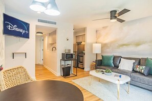 Smart TV, fireplace