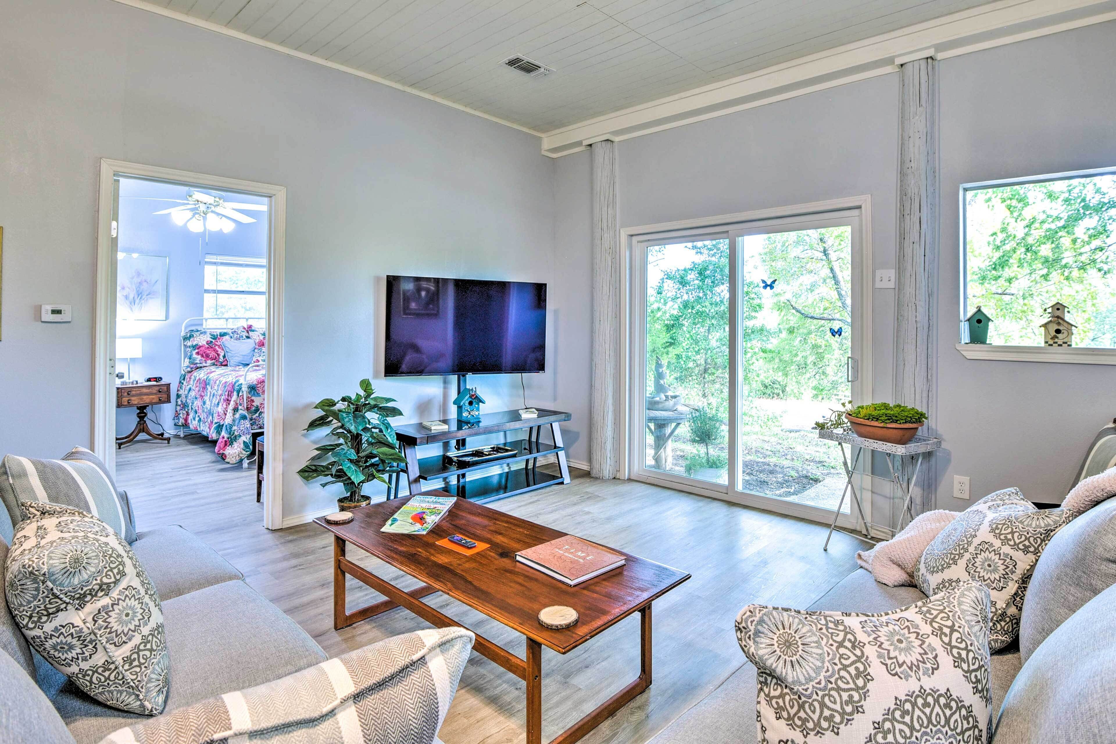 Secluded Weatherford Cottage w/ Outdoor Pool!