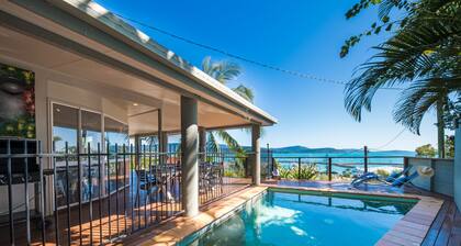 Views Privacy and Comfort in the Heart Of Airlie Beach