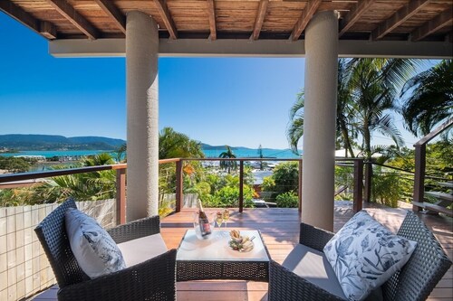 Airlie Sea-Clusion | Airlie Beach Holiday Home With Views