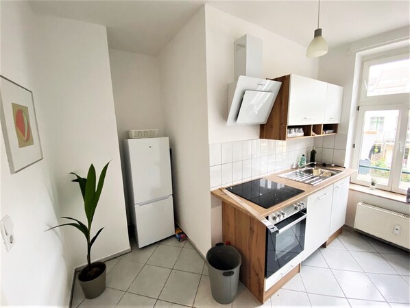 Kühlschrank, Ofen, Herdplatte, Geschirrspüler