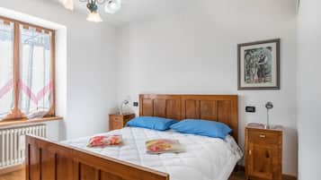 2 bedrooms, bed sheets