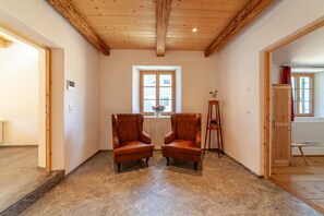 Interior - 'Unterlanpacher Historic Refugium' with Mountain View, Garden & Terrace (Laces)