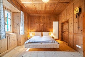 5 Schlafzimmer, Bügeleisen/Bügelbrett, kostenloses WLAN, Bettwäsche