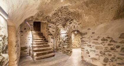 'Unterlanpacher Historic Refugium' with Mountain View, Garden & Terrace