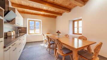 Réfrigérateur, four, plaque de cuisson, lave-vaisselle