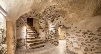 Unterlanpacher Historisches Refugium" mit Bergblick, Garten & Terrasse