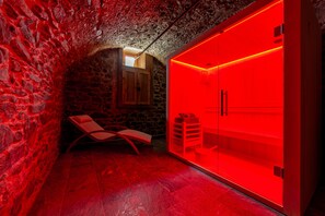 Sauna - 'Unterlanpacher Historic Refugium' with Mountain View, Garden & Terrace (Laces)
