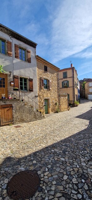 Exterior - Vacation Home 'La Maison du Vigneron' with Mountain View, Tennis Court & Wi-Fi (Auzon)